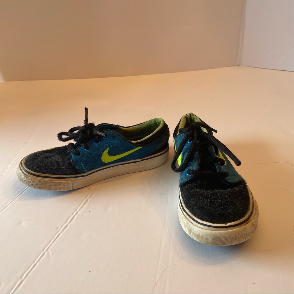 Nike Stefan Janoski Suede Tennis Shoes, kids size 12 - Picture 7 of 7